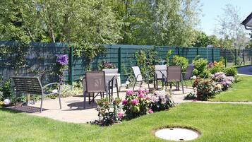 Classic Apartment, 1 Bedroom | Garden