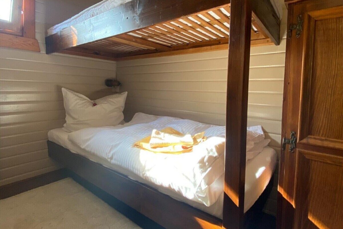 Deluxe House, 2 Bedrooms | 13 bedrooms, individually furnished, bed sheets