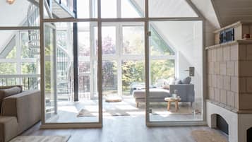 Comfort House, 5 Bedrooms | Living room | DVD player