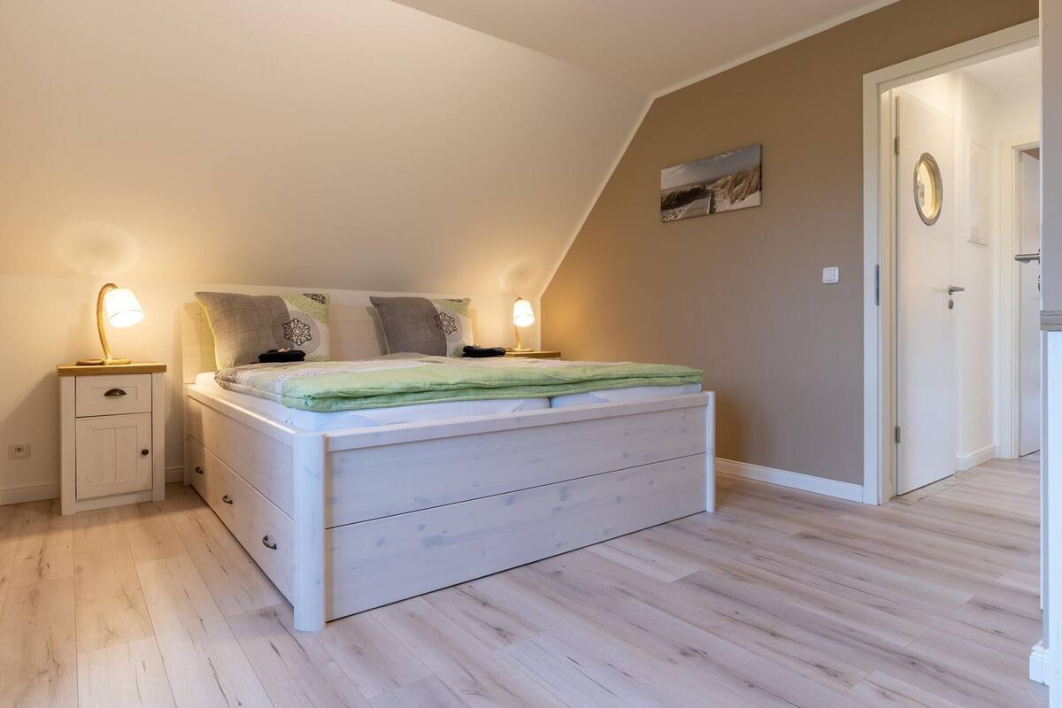 Classic Apartment, 2 Bedrooms | 4 bedrooms, individually furnished