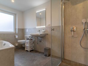 A modern bathroom with a glass-enclosed shower, a white sink, and a toilet. - Comfortable Holiday Apartment in St. Peter Ording (St. Peter-Ording)