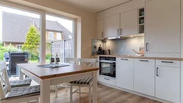 Apartemen Comfort, 2 kamar tidur | Dapur pribadi | Lemari es, oven, mesin pencuci piring, dan mesin pembuat kopi/teh