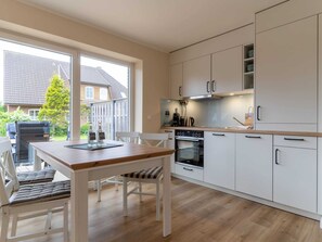 Comfort-huoneisto, 2 makuuhuonetta | Yksityinen keittiö | Jääkaappi, uuni, astianpesukone, kahvin-/teenkeitin