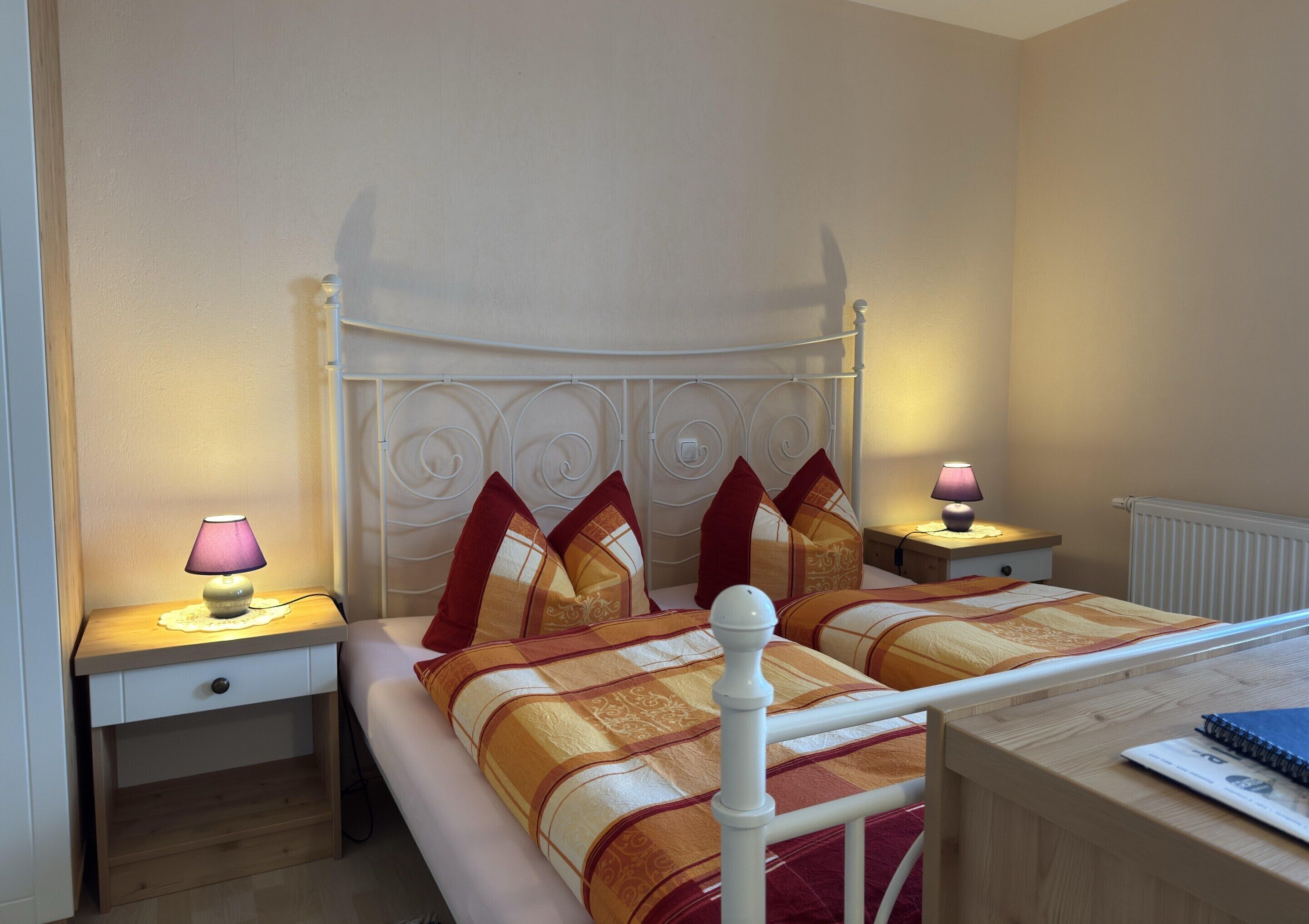 Romantic Apartment, 2 Bedrooms | 14 bedrooms, individually furnished, bed sheets