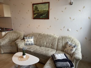 Elite Apartment, 2 Bedrooms | Living room