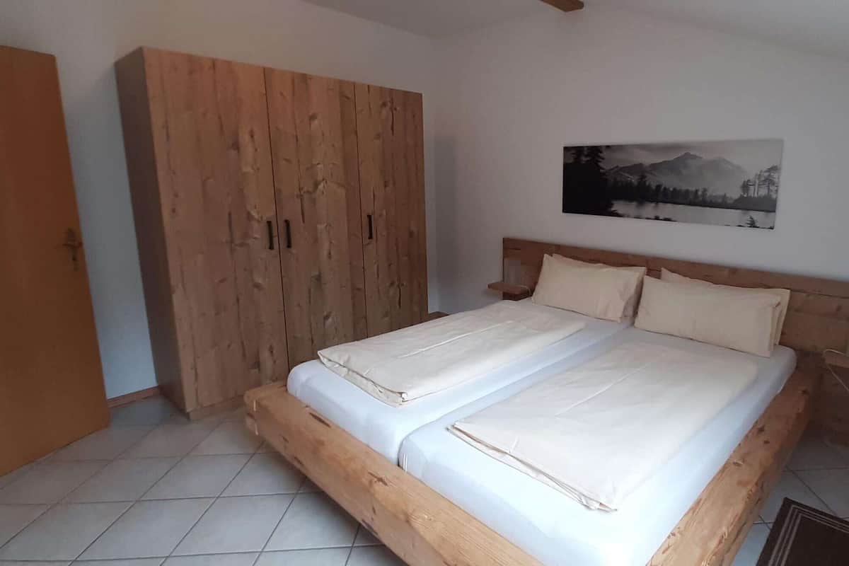 25 bedrooms, individually furnished, bed sheets