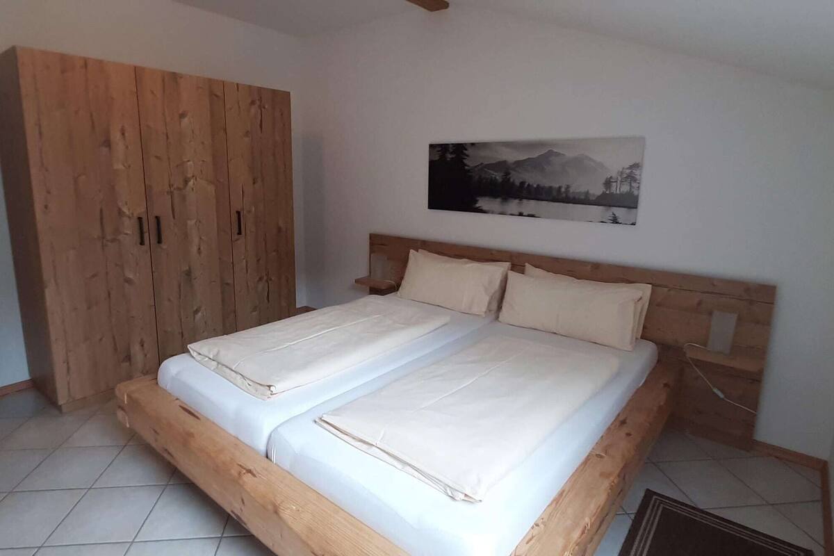 Deluxe-huoneisto, 2 makuuhuonetta | 2 makuuhuonetta, yksilöllisesti kalustettu, vuodevaatteet