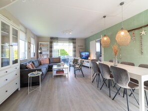 Comfort House, 4 Bedrooms | Living room - Nice Holiday Home With Washing Machine, in a Holiday Park 200m. From the Beach (Wemeldinge)