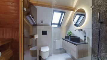 Elite House, 4 Bedrooms | Bathroom | Bathtub