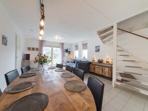 Luxury House, 4 Bedrooms | Dining - Nice Holiday Home With Washing Machine, in a Holiday Park 200m. From the Beach (Wemeldinge)