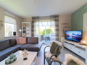 Comfort House, 4 Bedrooms | Living room