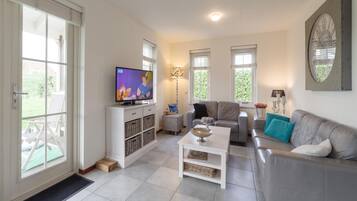 Superior House, 4 Bedrooms | Living room