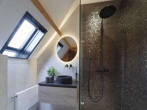 Rumah Elite, 4 kamar tidur | Kamar mandi | Bathtub