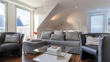 Comfort Apartment, 2 Bedrooms | Living room | DVD player