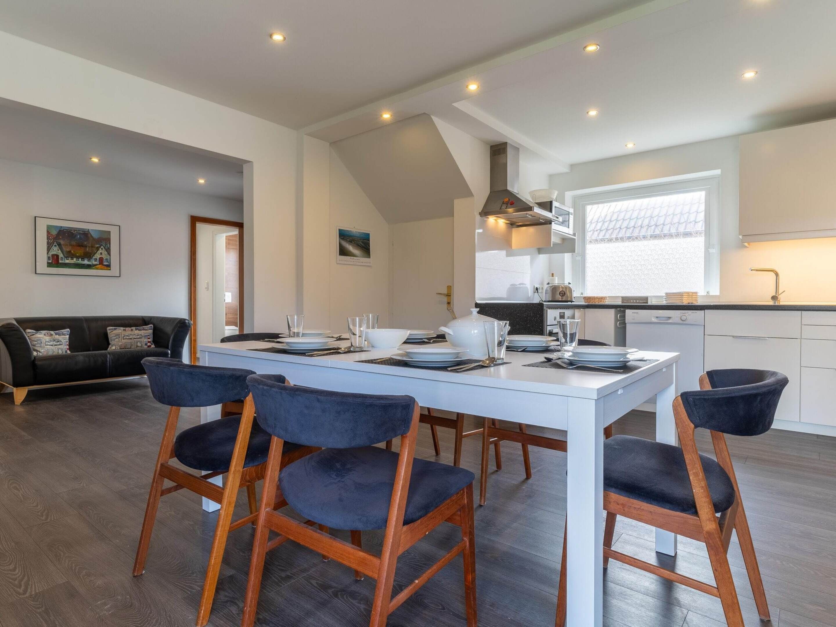 Deluxe Apartment, 2 Bedrooms | Dining