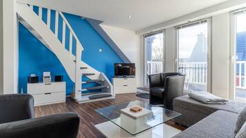 Comfort Apartment, 2 Bedrooms | Living room | DVD player