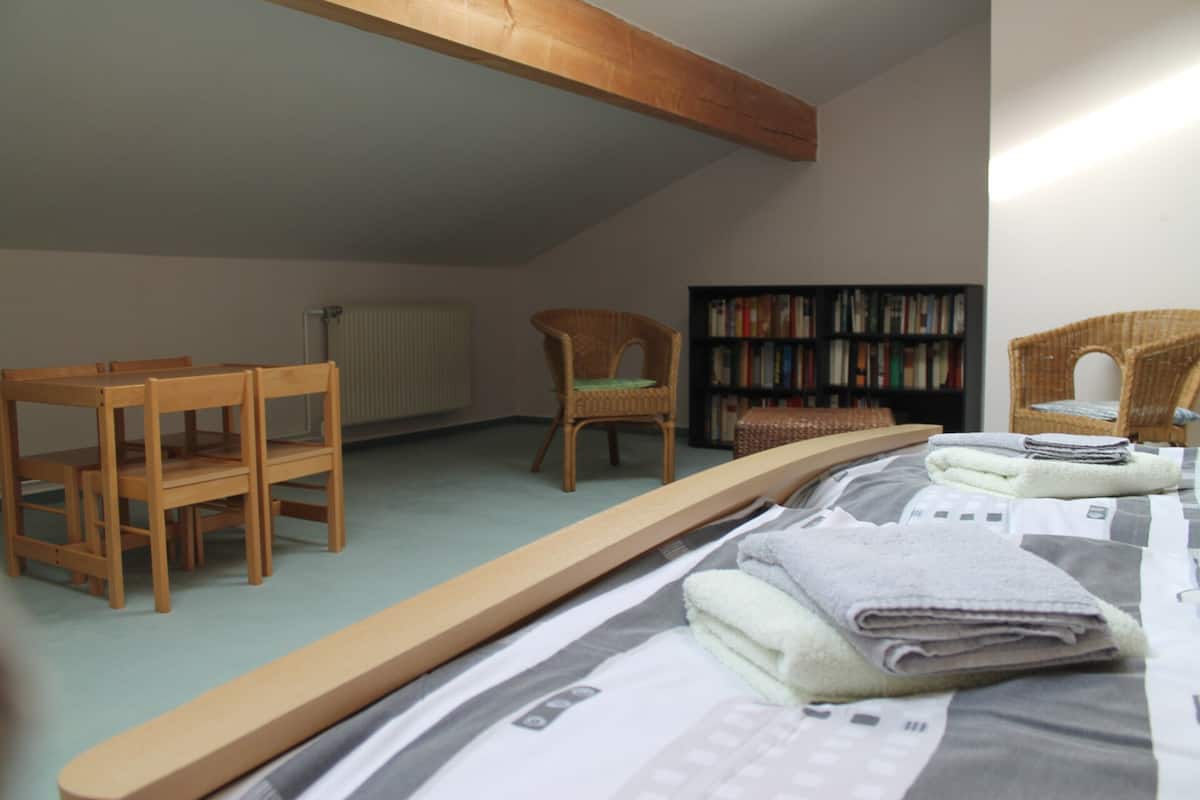 Deluxe Apartment, 3 Bedrooms | 13 bedrooms, bed sheets