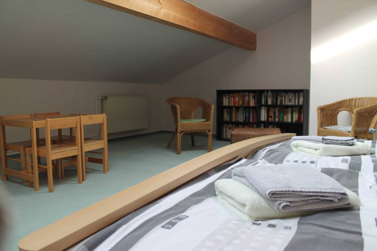 13 chambres, draps fournis