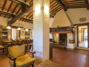Classic House, 3 Bedrooms | Living room - Flat With Shared Pool and air Conditioning (Castelfiorentino)