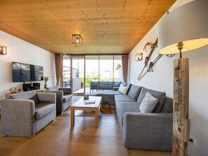 Elite Apartment, 3 Bedrooms | Living room | DVD player - Modern Apartment With Balcony and Access to Sauna (Neukirchen am Grossvenediger)
