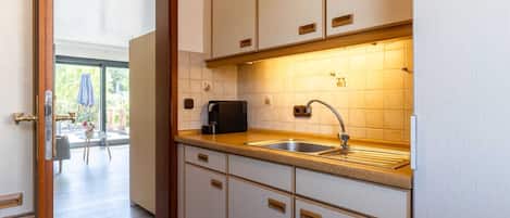 Elite Apartment, 1 Bedroom | Private kitchen | Fridge, oven, coffee/tea maker, electric kettle