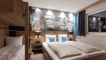 Classic Chalet, Multiple Bedrooms | 15 bedrooms, bed sheets