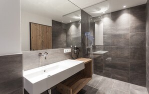 Maison Classique, plusieurs chambres | Salle de bain