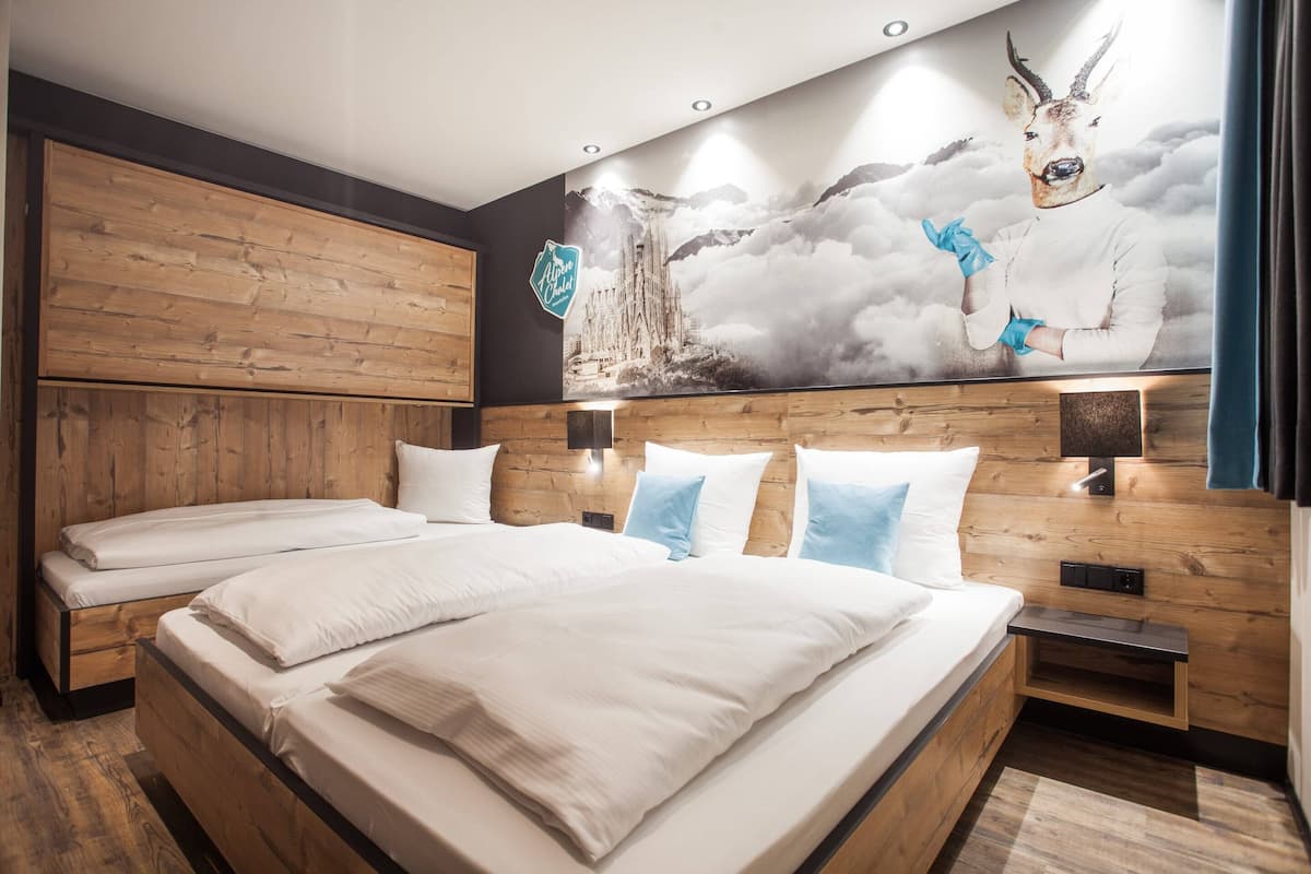 7 bedrooms, bed sheets