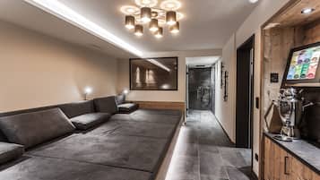 15 bedrooms, bed sheets