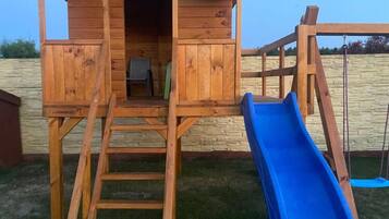 Rumah Klasik, 6 kamar tidur | Taman