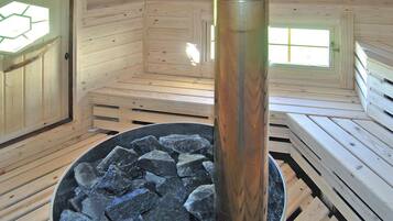 7 bedrooms, individually furnished, iron/ironing board, bed sheets