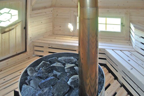 Terraced House With Pool and Sauna, Sieciemin