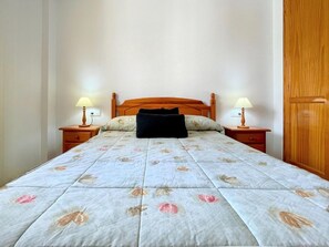 Comfort appartement, 3 slaapkamers | 4 slaapkamers, individueel gemeubileerd, een strijkplank/strijkijzer