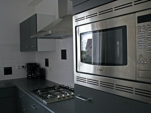Maison Deluxe, 4 chambres | Cuisine privée | Micro-ondes, lave-vaisselle