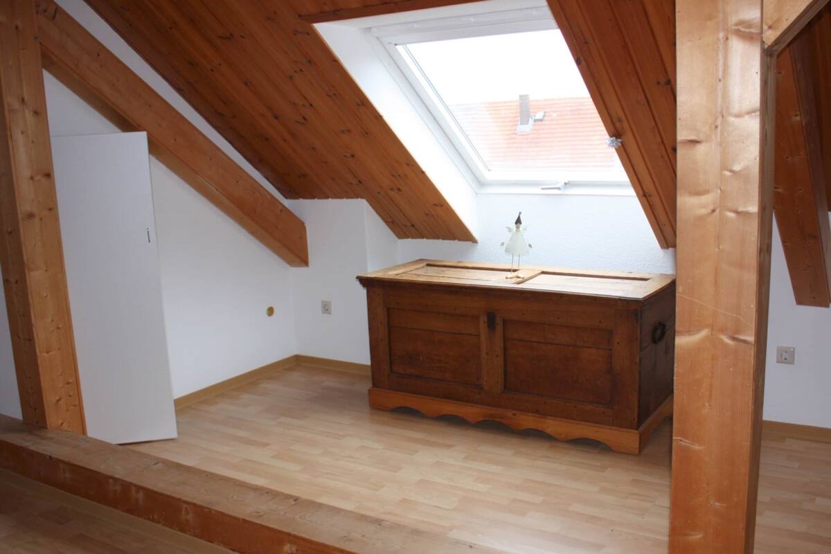6 bedrooms, individually furnished, iron/ironing board