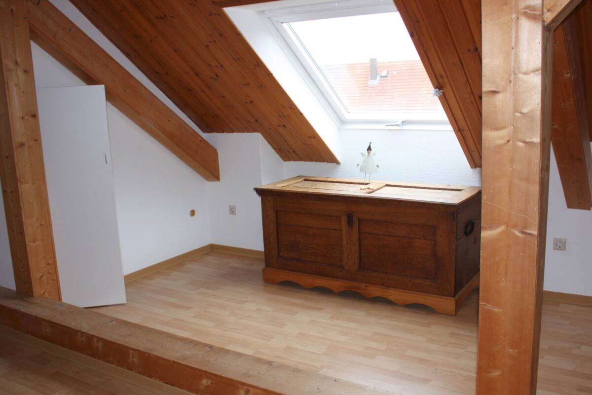 6 bedrooms, individually furnished, iron/ironing board