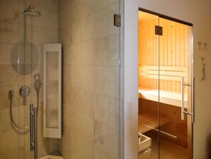 Classic Villa, 4 Bedrooms | Spa treatment - Luxury Villa With Sauna and Jacuzzi at the Lake (Delfstrahuizen)