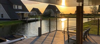 Luxury Villa With Sauna and Jacuzzi at the Lake