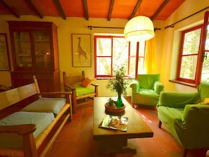 Living room - Holiday Home With Garden and Shared Pool (San Marcello Piteglio)