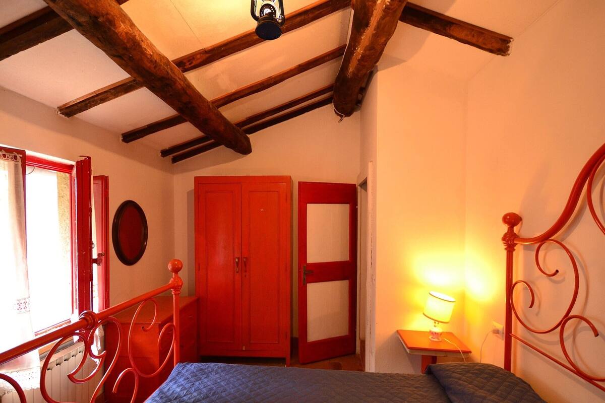 22 camere, con arredamento individuale, lenzuola