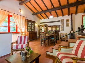 Comfort House, 3 Bedrooms | Living room - Holiday Home With Garden and Shared Pool (San Marcello Piteglio)