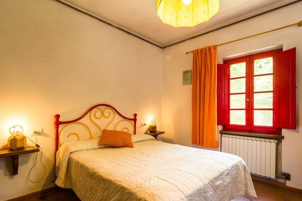 22 camere, con arredamento individuale, lenzuola