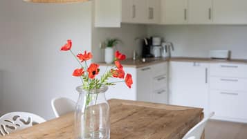 Deluxe House, Multiple Bedrooms | Private kitchen