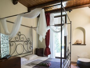 23 chambres, ameublement personnalisé, fer et planche à repasser