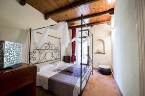 Classic Apartment, 2 Bedrooms | 23 bedrooms, individually furnished, iron/ironing board, bed sheets