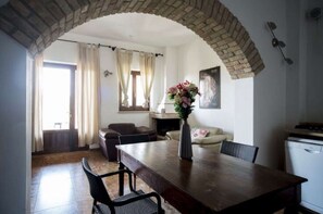 Appartement Romantique, 2 chambres | Restauration