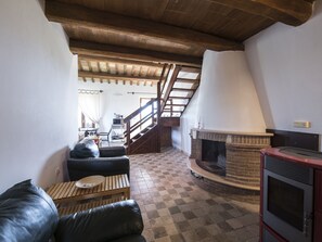 Deluxe Apartment, 2 Bedrooms | Living room - Charming Apartment in Ascoli Piceno Near Village (Ripatransone)