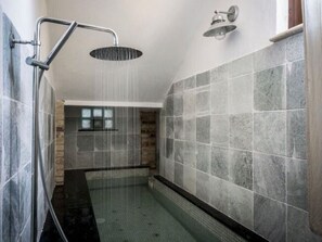 ดีลักซ์อพาร์ทเมนท์, 2 ห้องนอน | ห้องน้ำ | อ่างอาบน้ำ