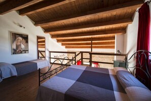 23 habitaciones, muebles diferentes y tabla de planchar con plancha 