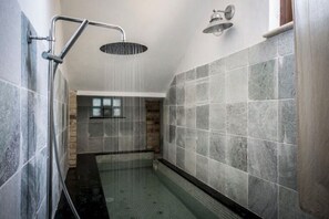 Appartement Romantique, 2 chambres | Salle de bain